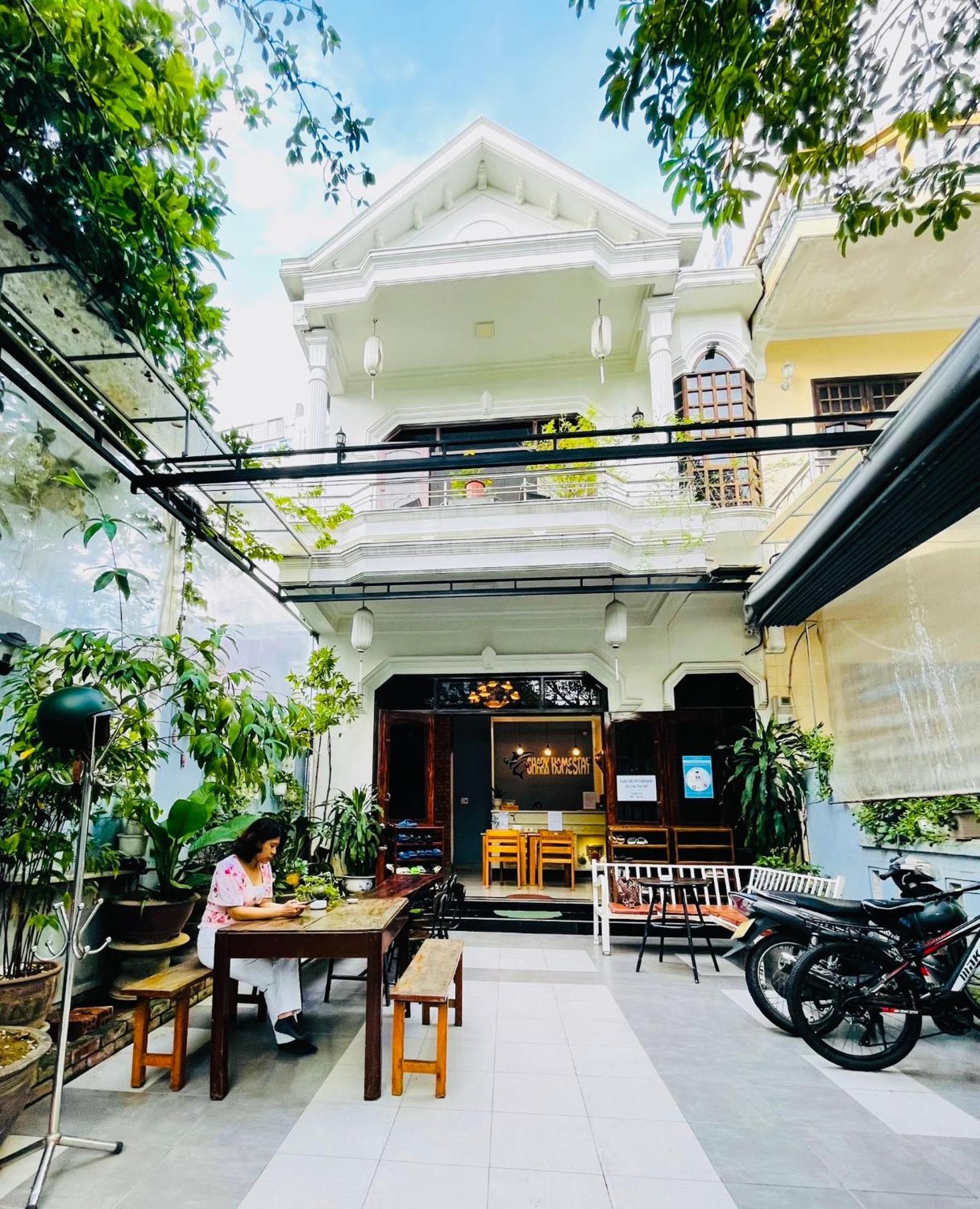 Shark Home Hué Extérieur photo